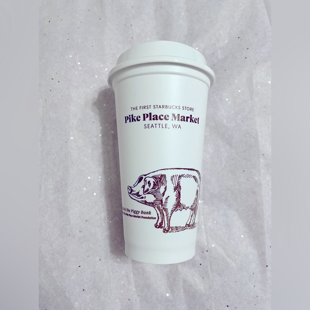 THE FIRST STARBUCKS STORE
Pike Place Market
SEATTLE, WA HOT DRINK